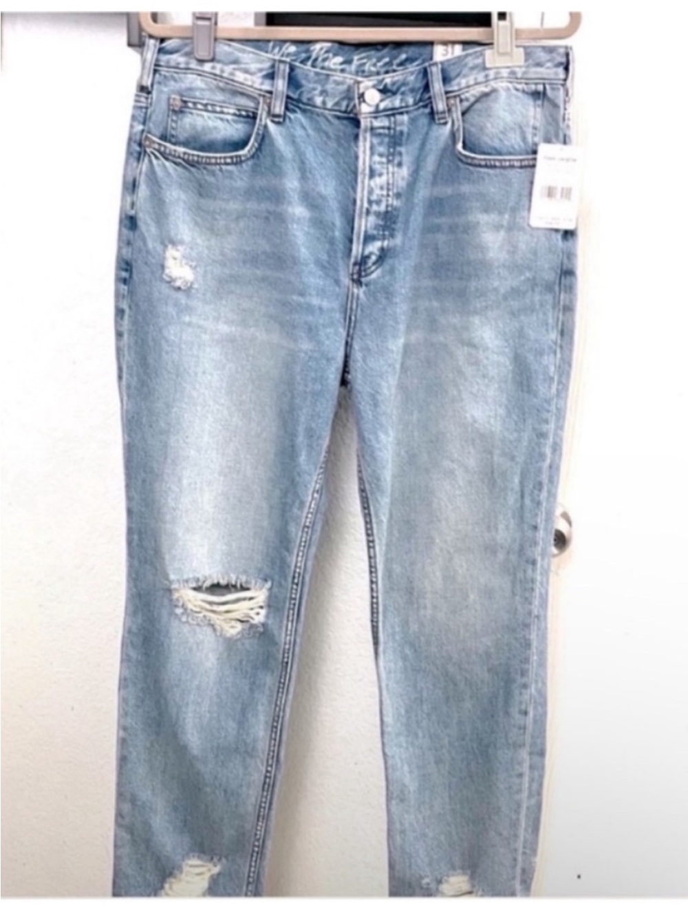 We the Free Mid Rise Light Wash Distressed Jeans - Casual Everyday Fit Size 31